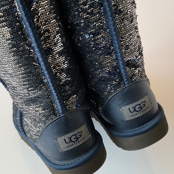 UGG Sequin Short Sheepskin Boot Blue Silver Size 9 LIKE NEW - Picture 5 of 11